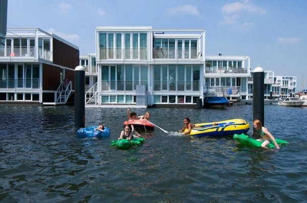荷兰阿姆斯特丹的漂浮房屋