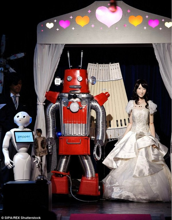 真爱无界：世界第一对机器人喜结良缘