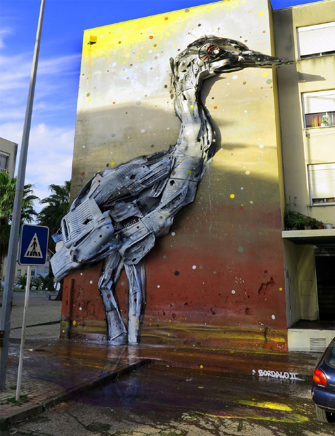 回收垃圾做的动物主题街头艺术